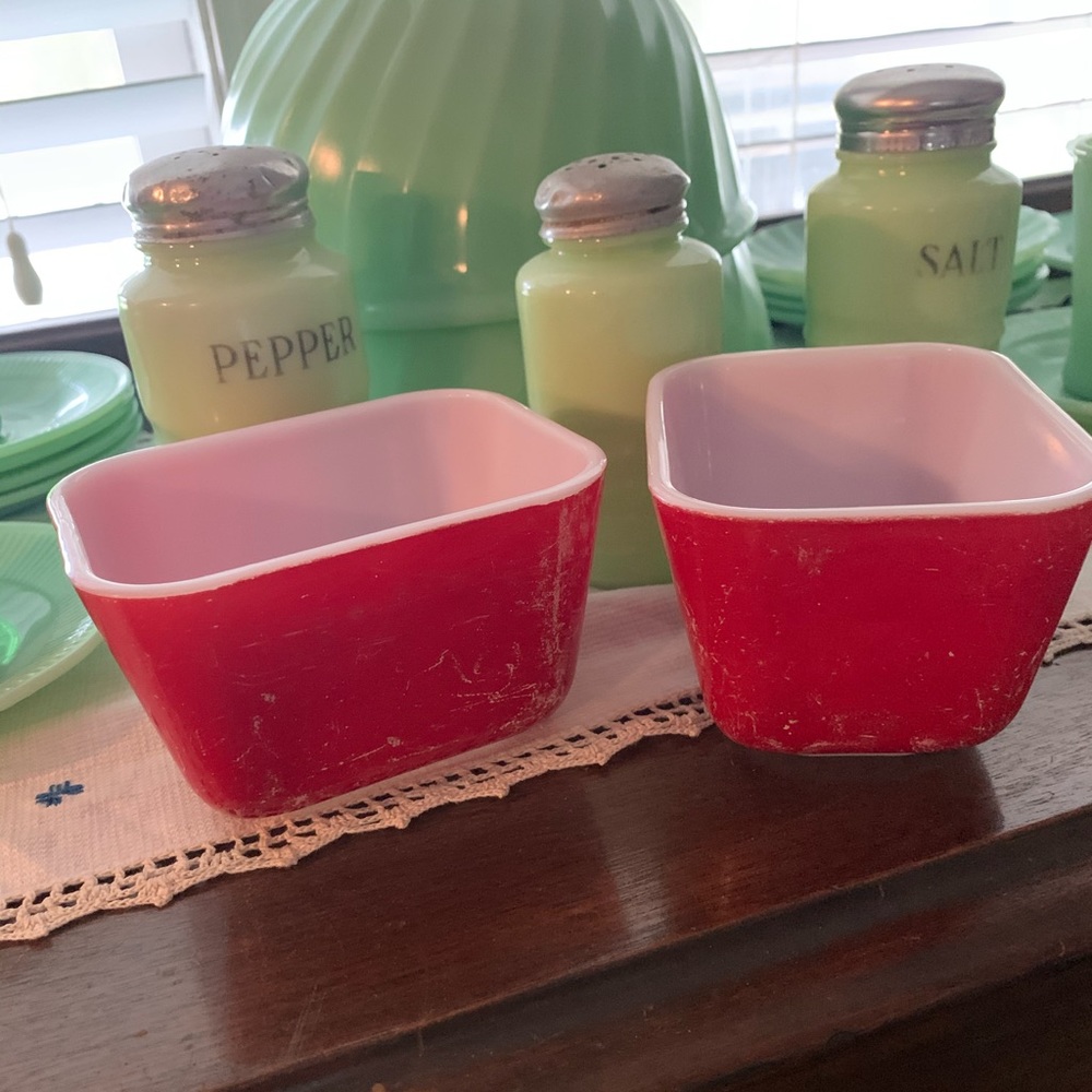 Red Pyrex Fridgies!! No lids! Worn condition!
